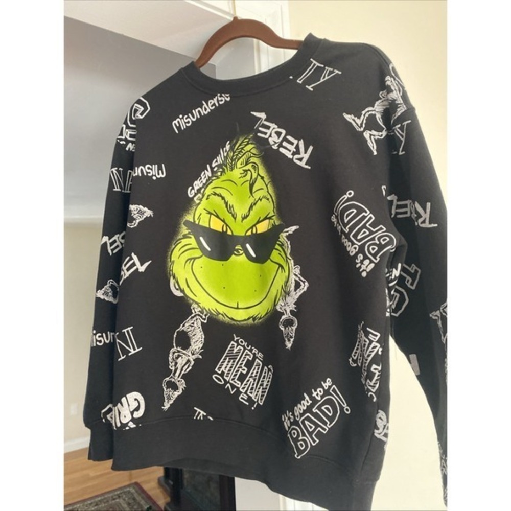 Grinch Sweatshirt M Black‎ Long Sleeve 101
